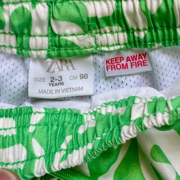 Zara Boys Swim Trunks – Tropical Green & White Print, Quick-Dry, Size 2-3yrs - Picture 2 of 3